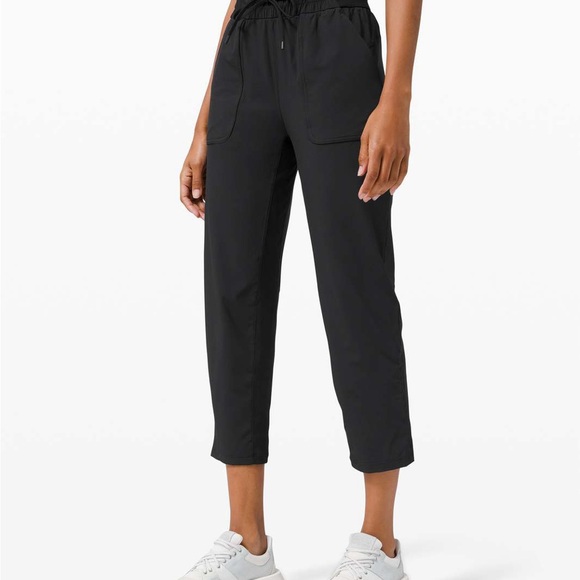 Lululemon Beyond the Studio Crop Black Size 4 - Picture 1 of 5